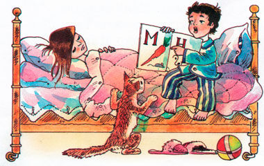 Дети смотрят букварь