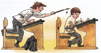 Школьник мажет друга чернилами